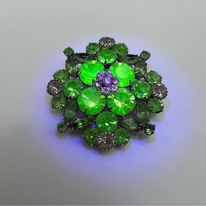 Sparkling Green Uranium Glass Rhinestone Glower Brooch Silver Tone Rhodium Plate